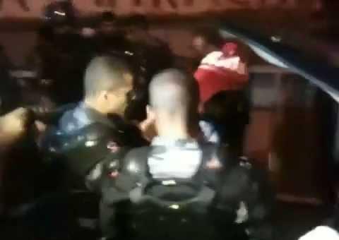 Violência policial contra índios manifestantes no Maracanã